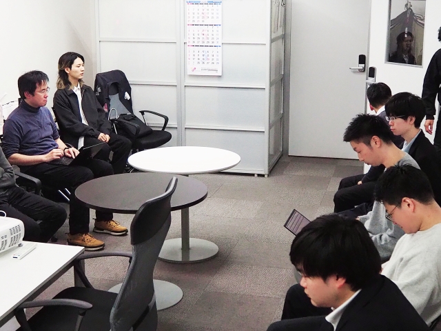 社内会議の様子